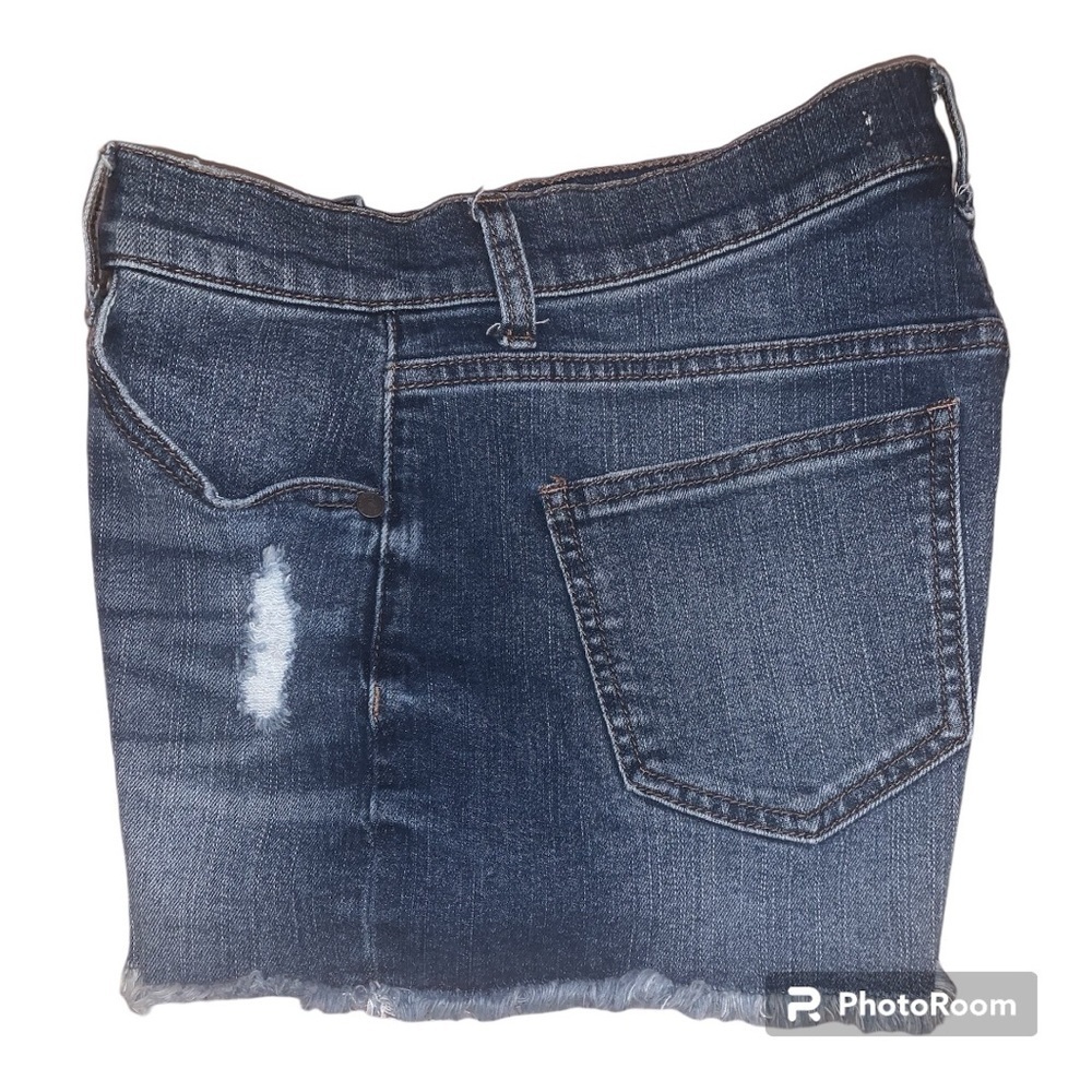 REFUGE JEAN SHORTS - Picture 3 of 4